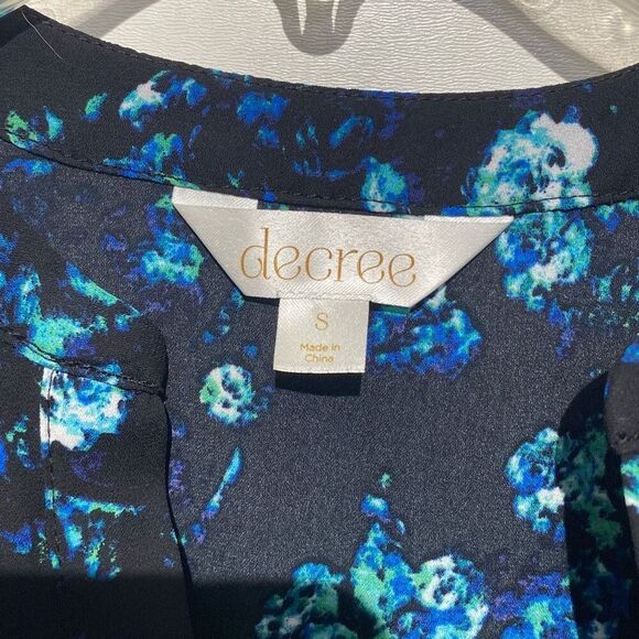 Decree Women's Navy Blue Floral V-Neck 3/4 Tab Sleeve Blouse Top Size Small - Picture 4 of 8